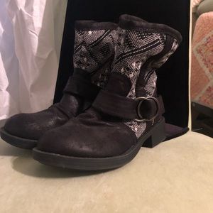 EUC Roxy boots